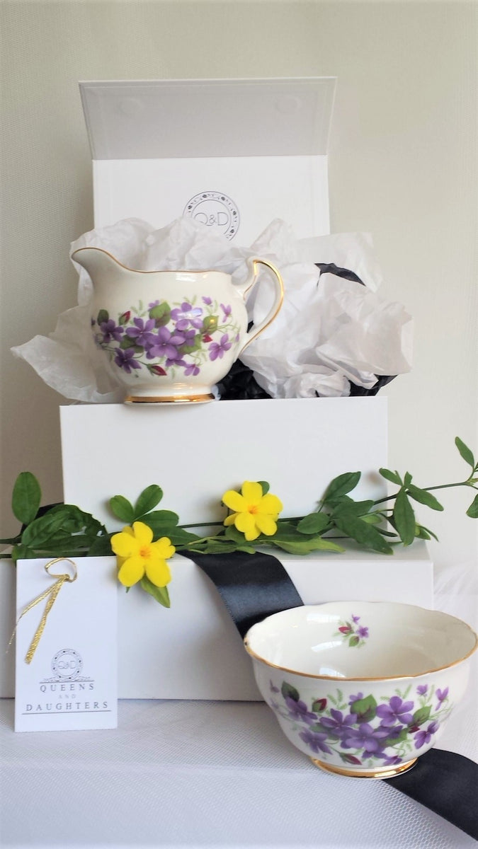 Colclough Matching Creamer & Sugar Bowl Queens and Daughters