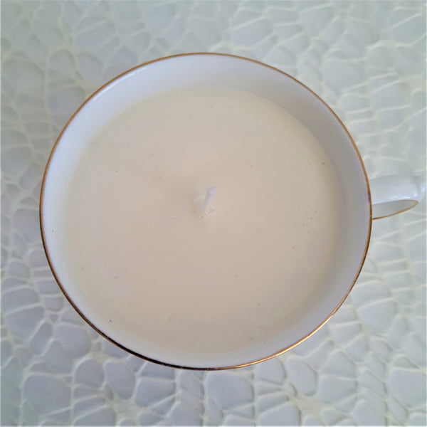 Queen Anne Cup Candle - Freesia