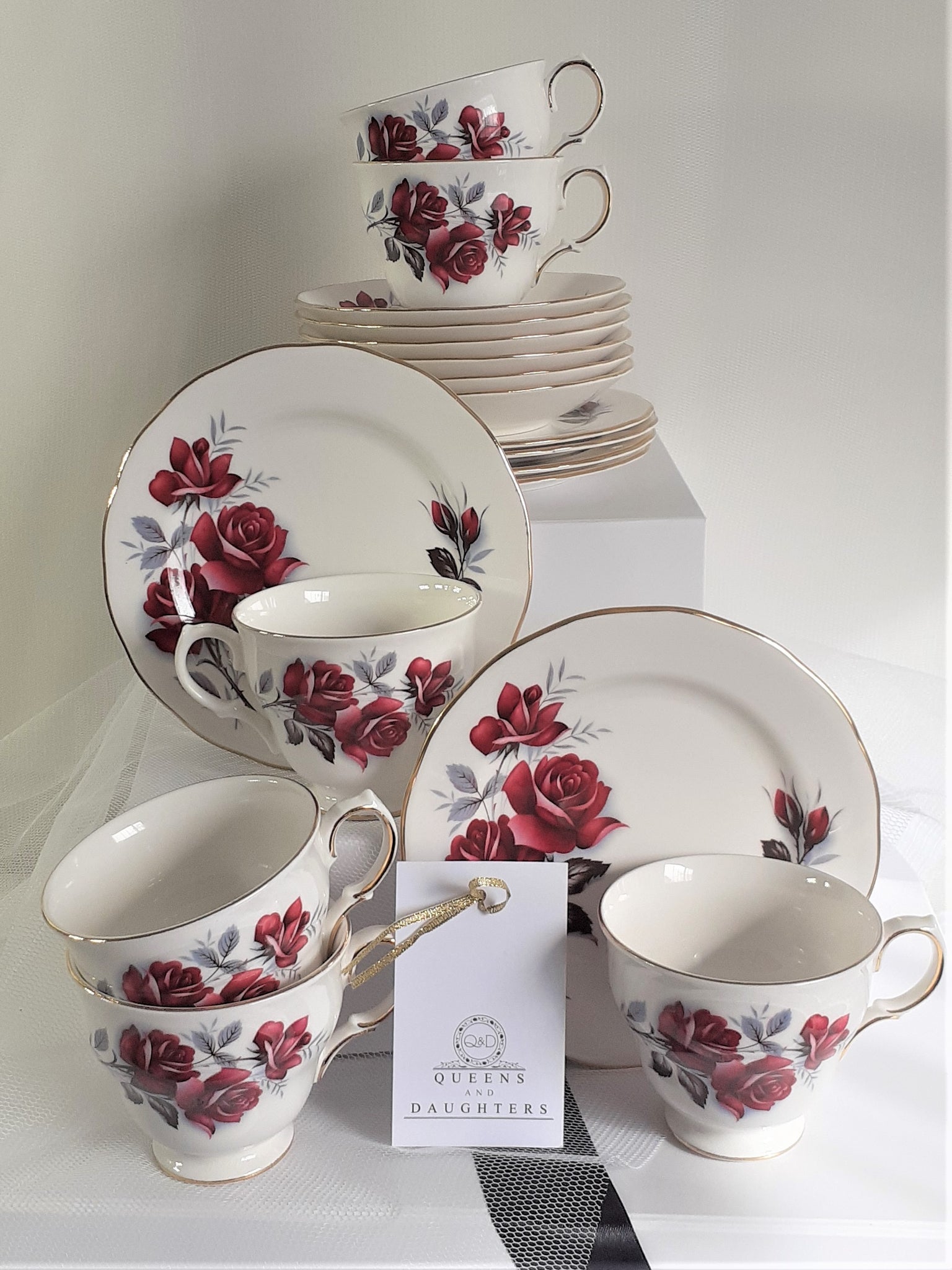 Queen Anne Setting with Matching Teaspoons & Matching Cake Forks - Includes Sample Tea