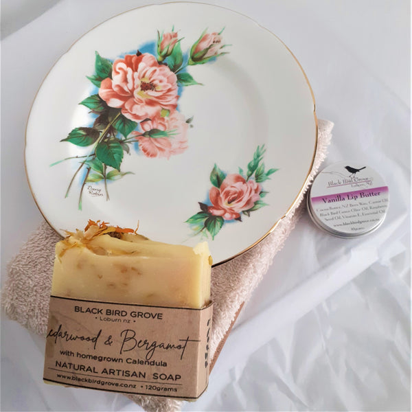 Roslyn China Dish 'Fashion Roses' with Cedarwood & Bergamot Artisan Soap